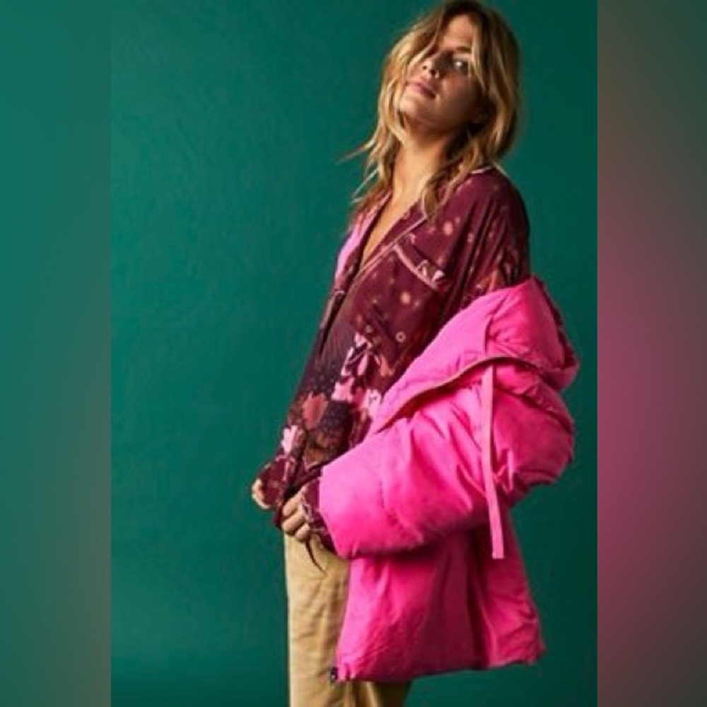 LIKE NEW FREE PEOPLE WE THE FREE LIVING GOOD VIBRATIONS, WINE, SIZE LARGE